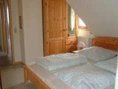 Wohnung 2: Schlafzimmer